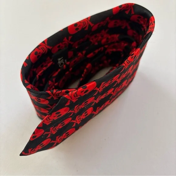 Red and Black Skull Pattern Tie goth Halloween used good condition 💀 - Picture 12 of 12